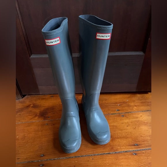 Hunter Shoes - HUNTER women’s 8 tall rain boots gray blue